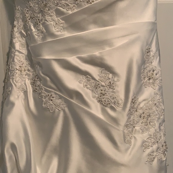 Wedding Dress - Picture 3 of 6